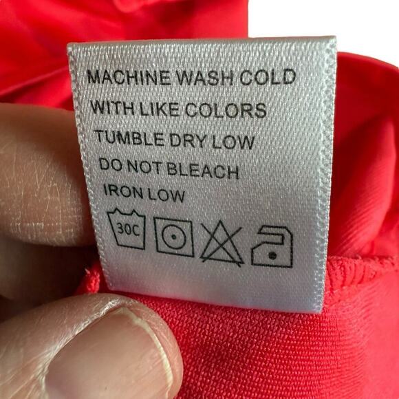 Tail Golf Top Women's V-neck S/S Red Animal Print L Athleisure Athletic - Picture 7 of 10